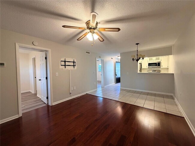 Building Photo - 900 Ave Z SE