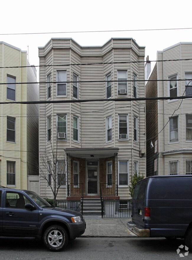 Building Photo - 333 47th St