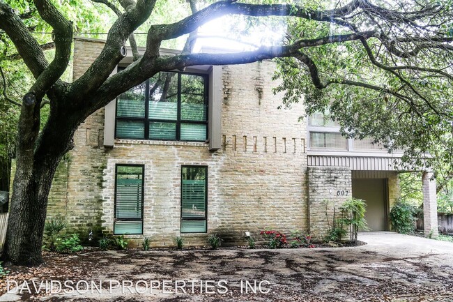 Building Photo - 2 br, 2.5 bath House - 607 River Rd
