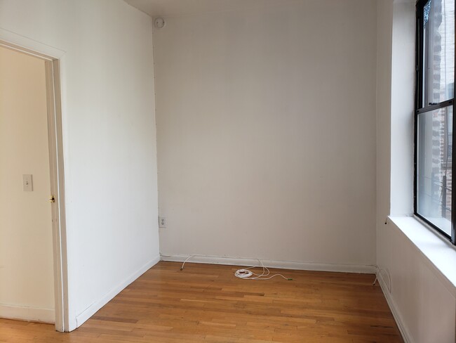 Building Photo - 201 W 105th St