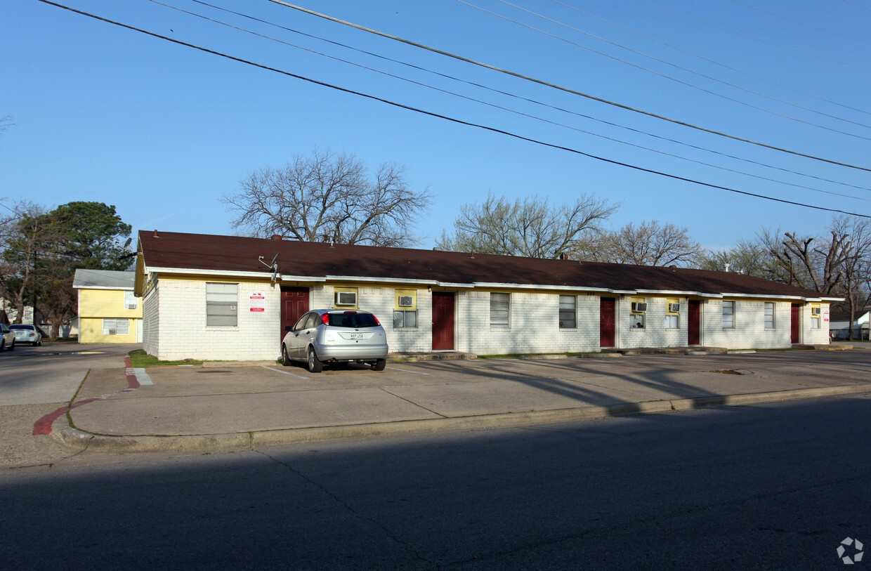 Building Photo - Falcon Apartments