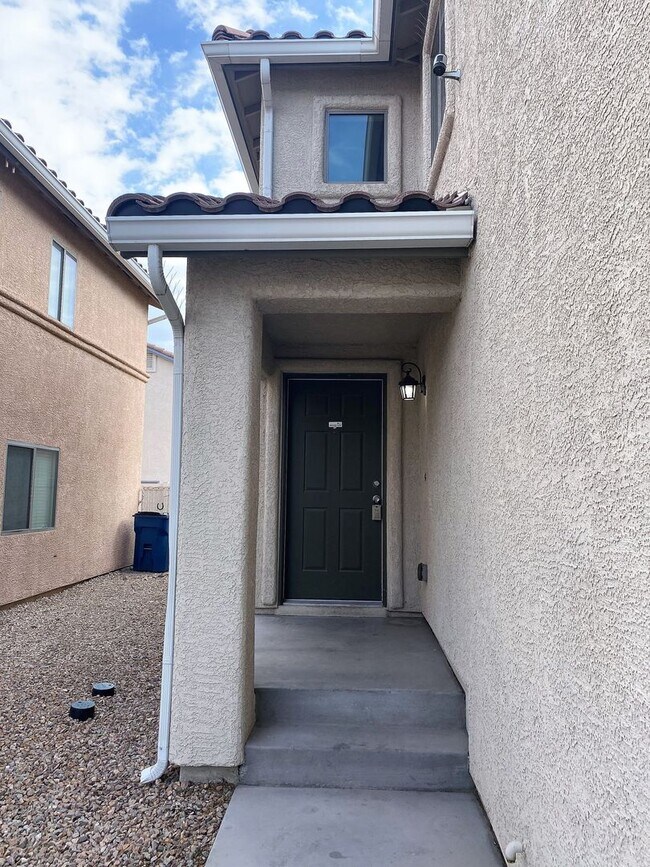 Foto del edificio - 3-BEDROOM / 2.5-BATHROOMS MOVE-IN READY HOME!