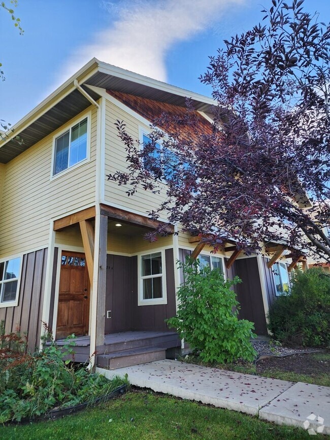 Building Photo - 374 Kimball Ave