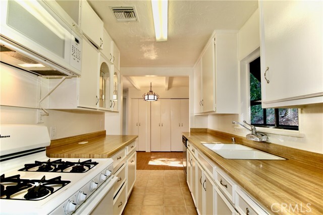 Building Photo - 21470 Providencia St