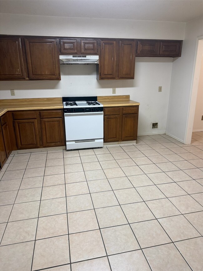 Building Photo - 18023 Garden Manor Dr