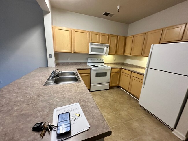 Foto del edificio - *MOVE-IN SPECIAL $500 off first full month...