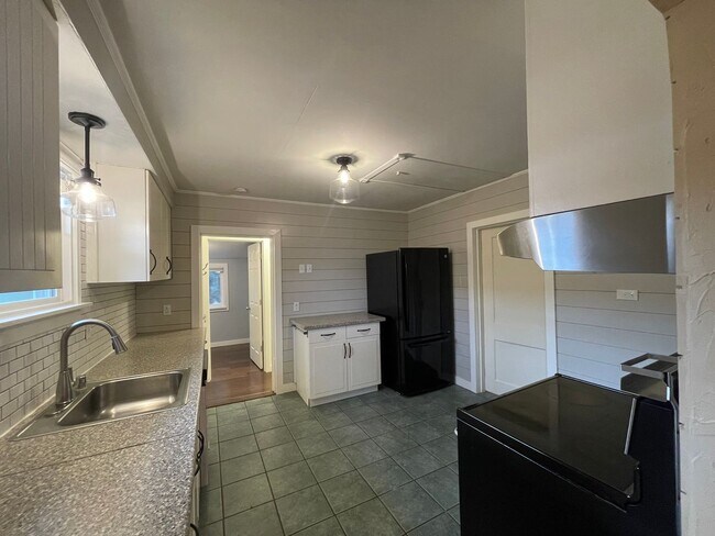 Foto del edificio - West Seattle - 2 bedroom and 1 bathroom