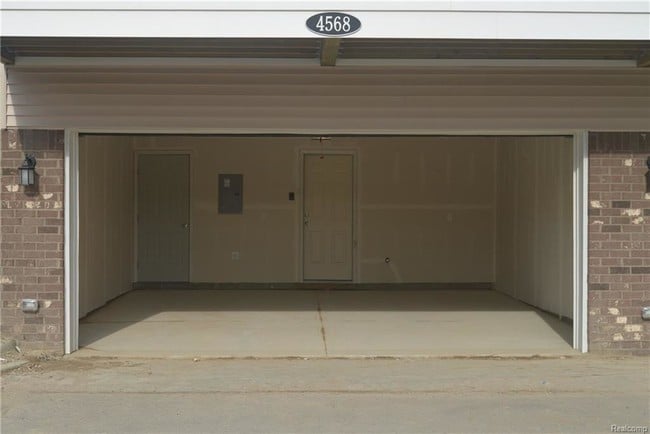 Building Photo - 4568 Bradley Dr