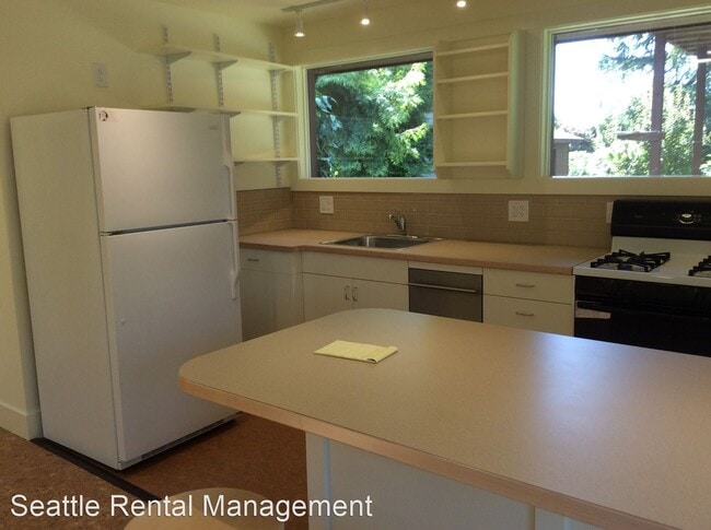 Building Photo - 1 br, 1 bath House - 11046 2nd Ave NW Back...