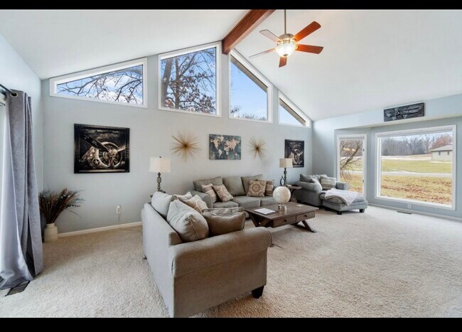 Foto del edificio - 7151 Bayview Rd
