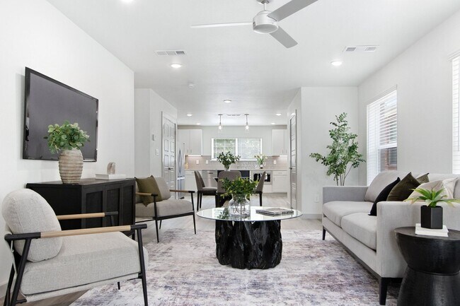 Foto del edificio - ** MOVE IN SUMMER 6/28/2028 **  4 Bedroom 4.5 Bathroom Very Short walk to TCU campus