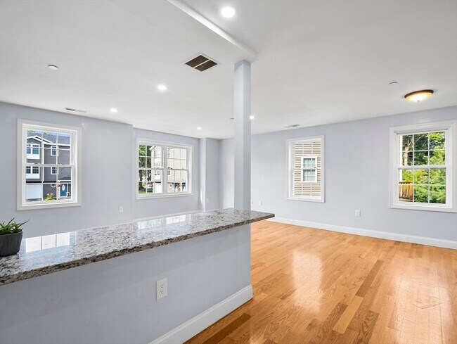 Foto del edificio - 543 Andover St