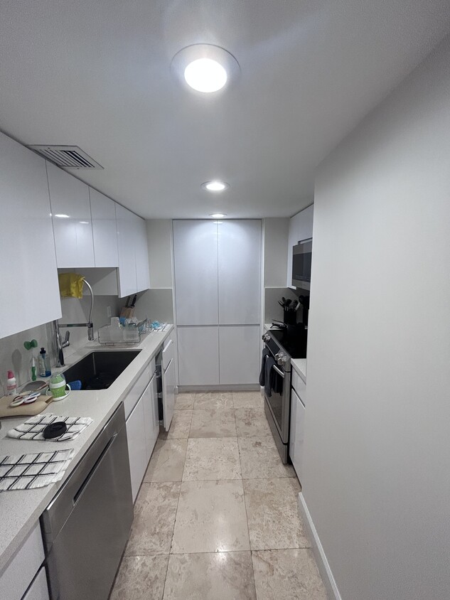 Foto principal - 9801 Collins Ave