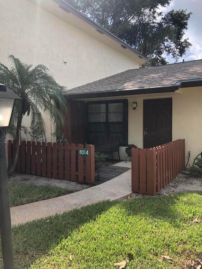 Building Photo - 8014 SE Villa Cir