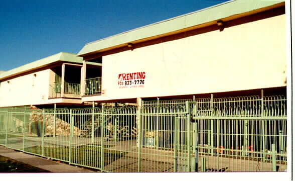 Foto principal - 1437-1443 W 105th St