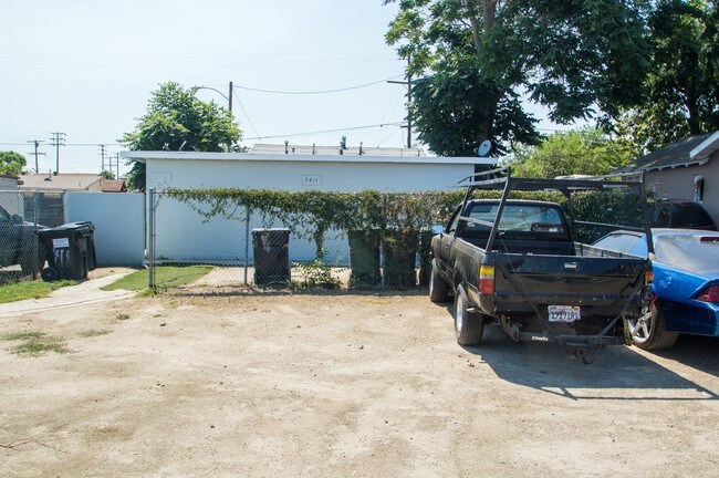 Rear area for parking - 7408-7411 Elsie St (7408-7411 Parmalee Ave)