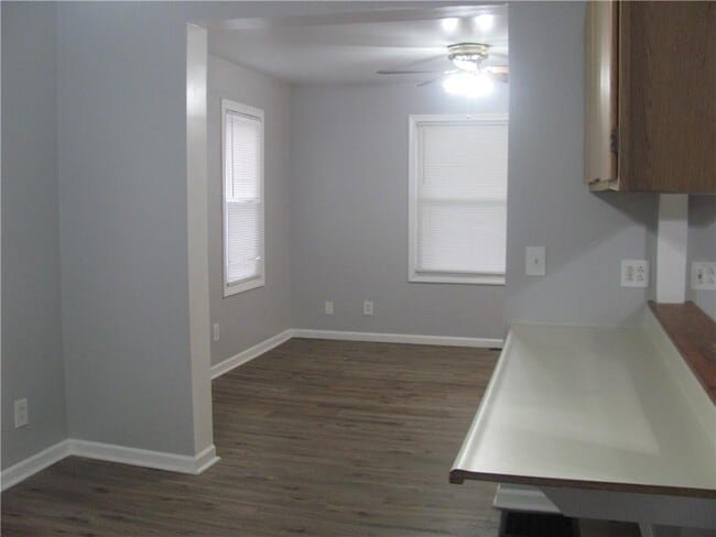 Foto del edificio - 66 Avis St