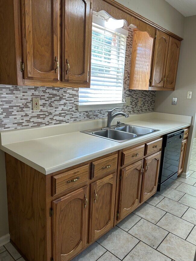 Foto del edificio - 8515 Highland Glen Cir N