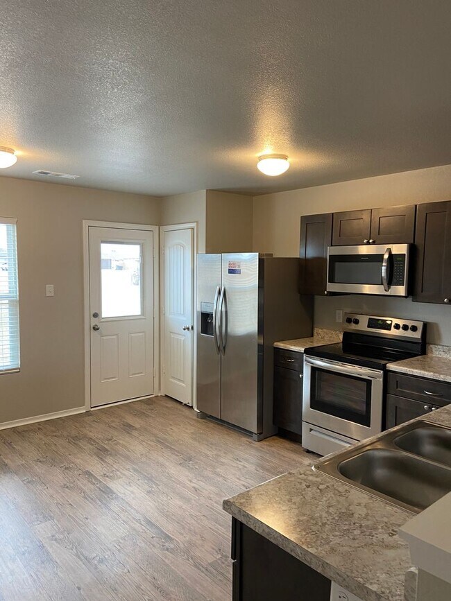 Foto del edificio - Three Bedroom | Two Bathroom in Bridlewood