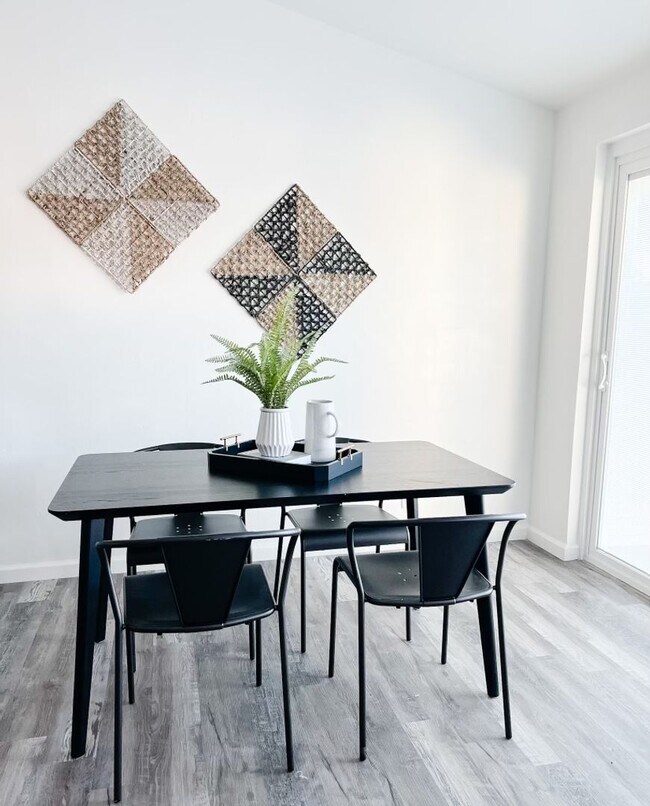 Foto del edificio - **First Month Free**