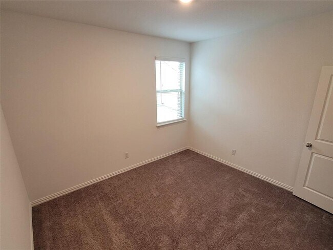 Building Photo - 940 Skytop Dr