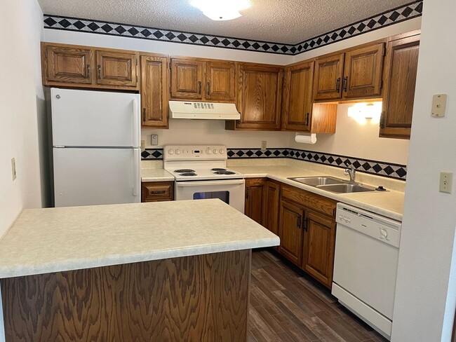 Building Photo - 2 bed, 2 bath in South Fargo!