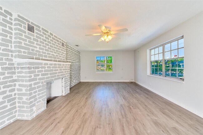 Building Photo - 6130 SW 32nd St