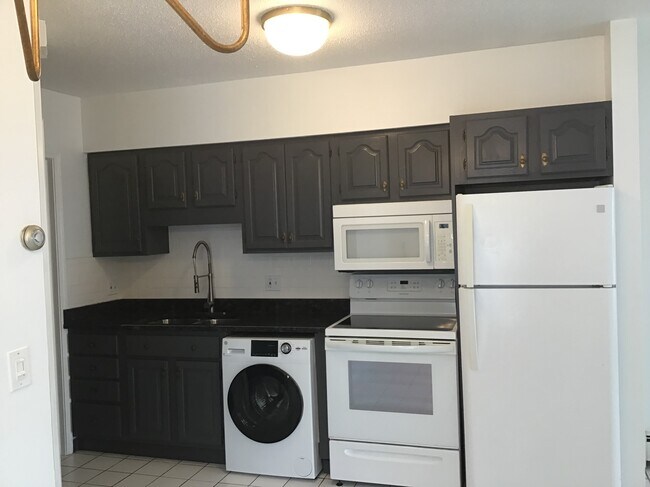 Building Photo - 35 Husson Ave