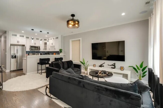 Foto del edificio - 4634 S Langley Ave