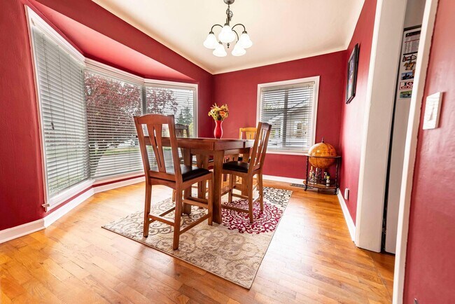 Foto del edificio - 3-Bedroom Bremerton Classic close to PSNS and Ferries