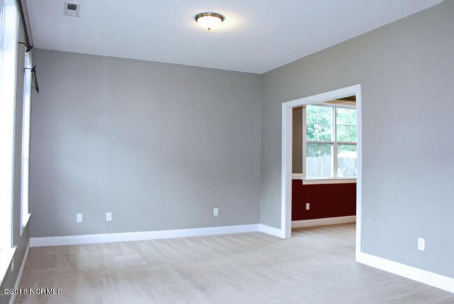 Building Photo - 135 Saint Rd