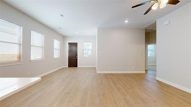 Building Photo - 24815 Glen Loch Dr