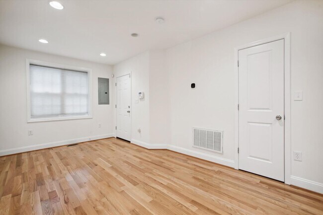 Foto del edificio - 310 P St NW