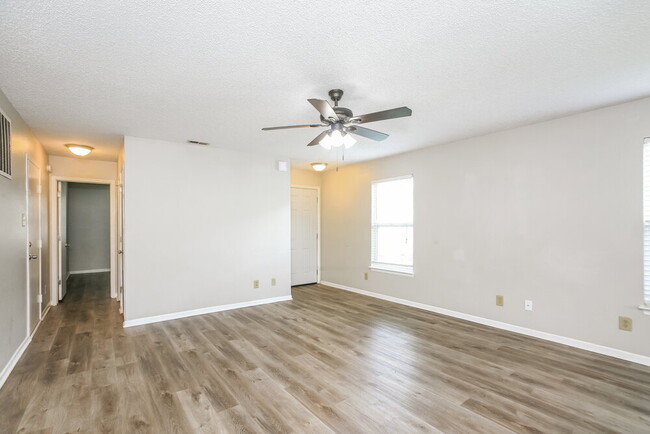 Building Photo - 8623 Bluff Point Dr