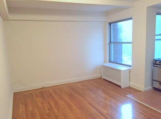 Building Photo - 712 2nd Ave