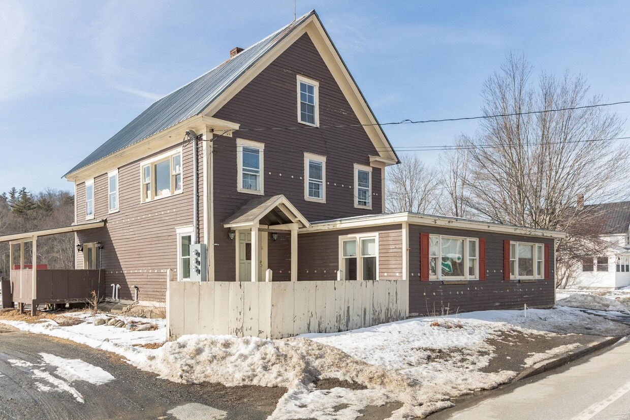 455 NH25 Unit 1, Warren, NH 03279 Room for Rent in Warren, NH