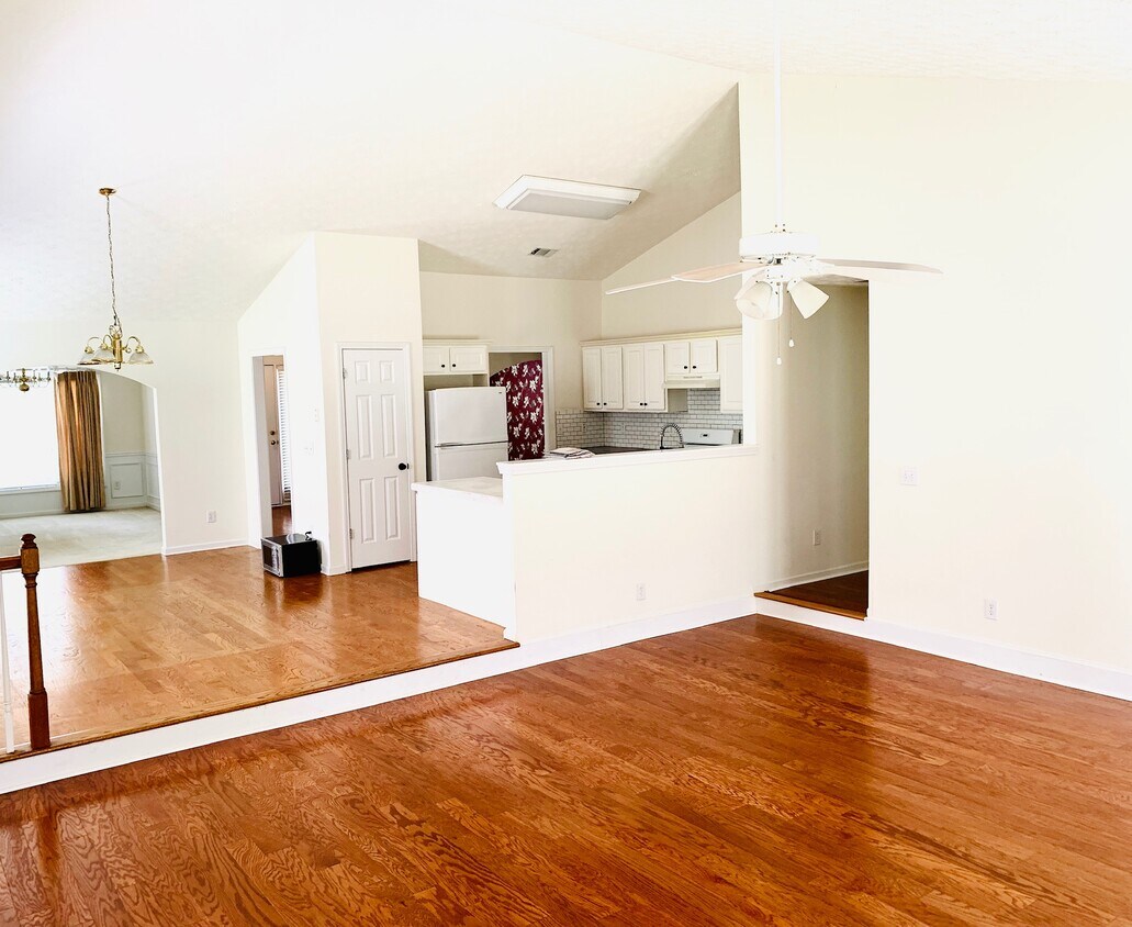 Primary Photo - 3737 Idlewild Pl