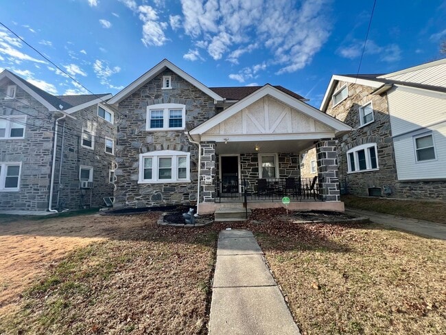Foto del edificio - Gorgeous 5-Bedroom Single Family Home in Upper Darby! Available NOW!