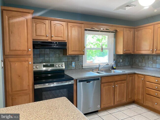 Foto del edificio - 2721 Burnley Rd