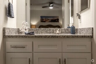 Bath - Roundhill Townhomes