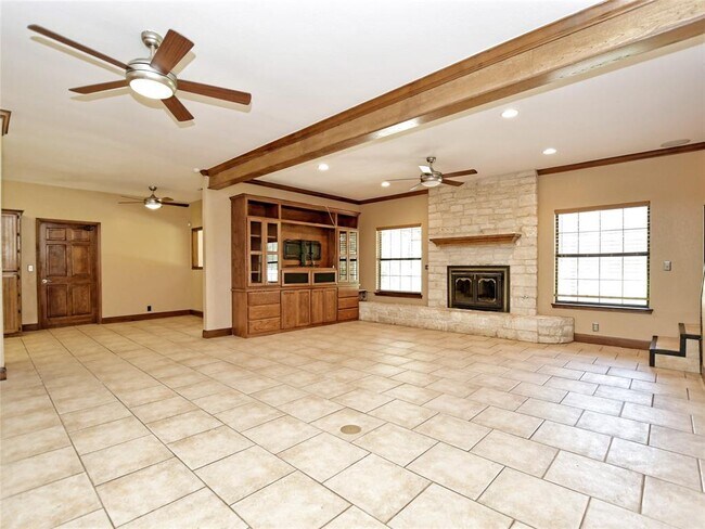 Foto del edificio - 328 Fawnridge St