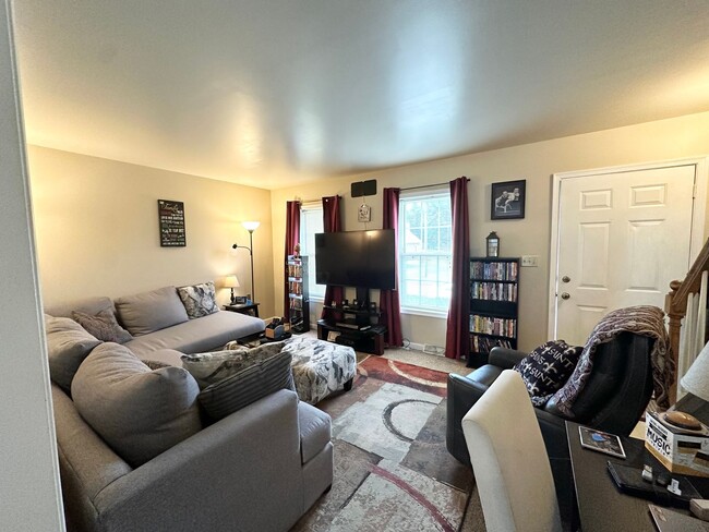 Building Photo - 3 Bedroom 1.5 Bathroom in Elizabethtown!