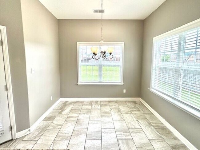 Foto del edificio - Now Leasing a 5 Bedroom 3 Bath Home In Olive Branch At Stateline