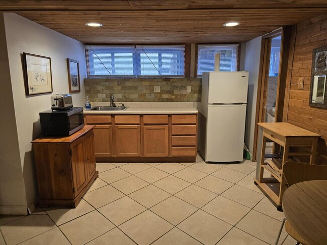 Building Photo - 546 Judson Ave