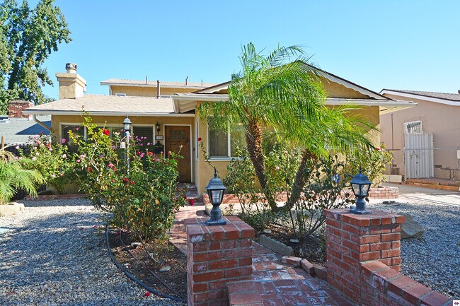 Building Photo - 5184 Canoga Ave