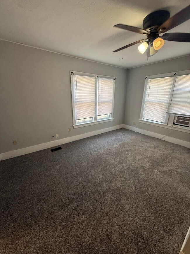 Foto del edificio - 623 W Main St