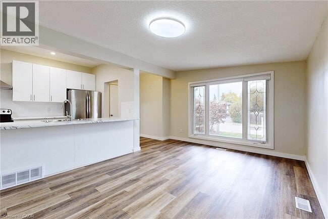 Building Photo - 65 Fielding Crescent
