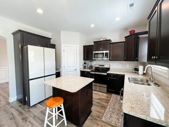 Foto del edificio - 172 Finch Ln