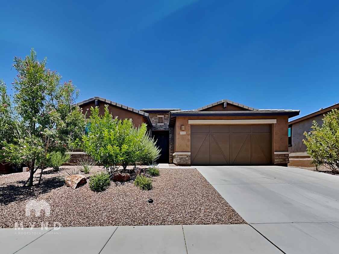 Primary Photo - 720 E Silver Canyon Pl