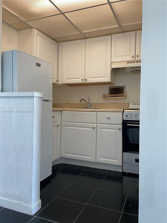 Foto del edificio - 7904 West Dr